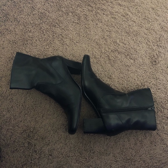 NOT FOR SALE-White Stag Dress Boots-Sz. 8 1/2 - Picture 3 of 5